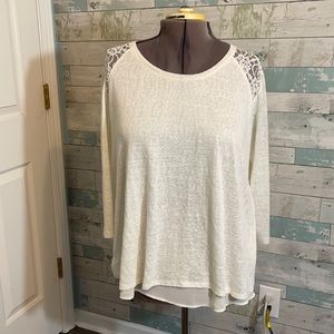 Adorable lightweight top EUC